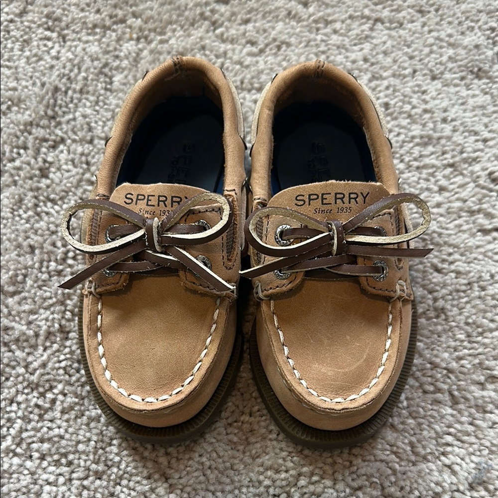 Sperry Tan Moccasins with Traditional Style and Suede Finish